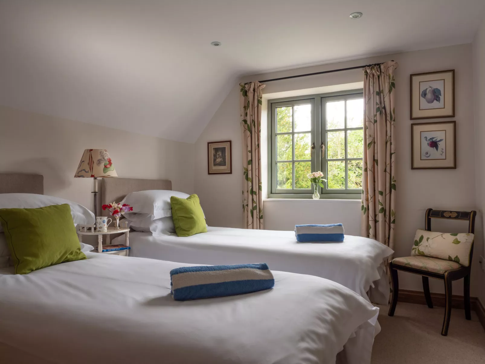 Ryeworth Cottage-Binnen