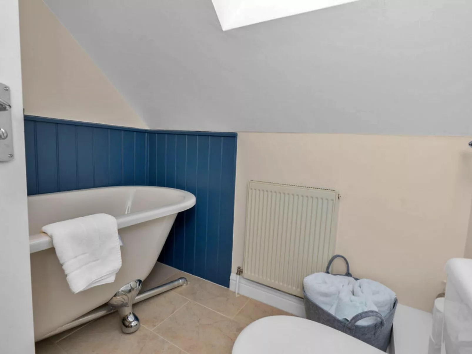 The Wheel House-Binnen