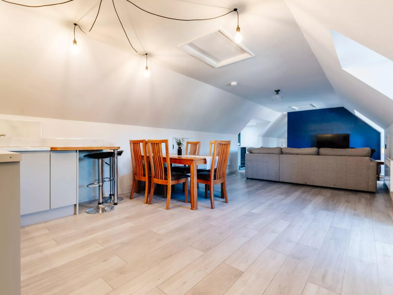 Hazel Rose Cottage-Binnen