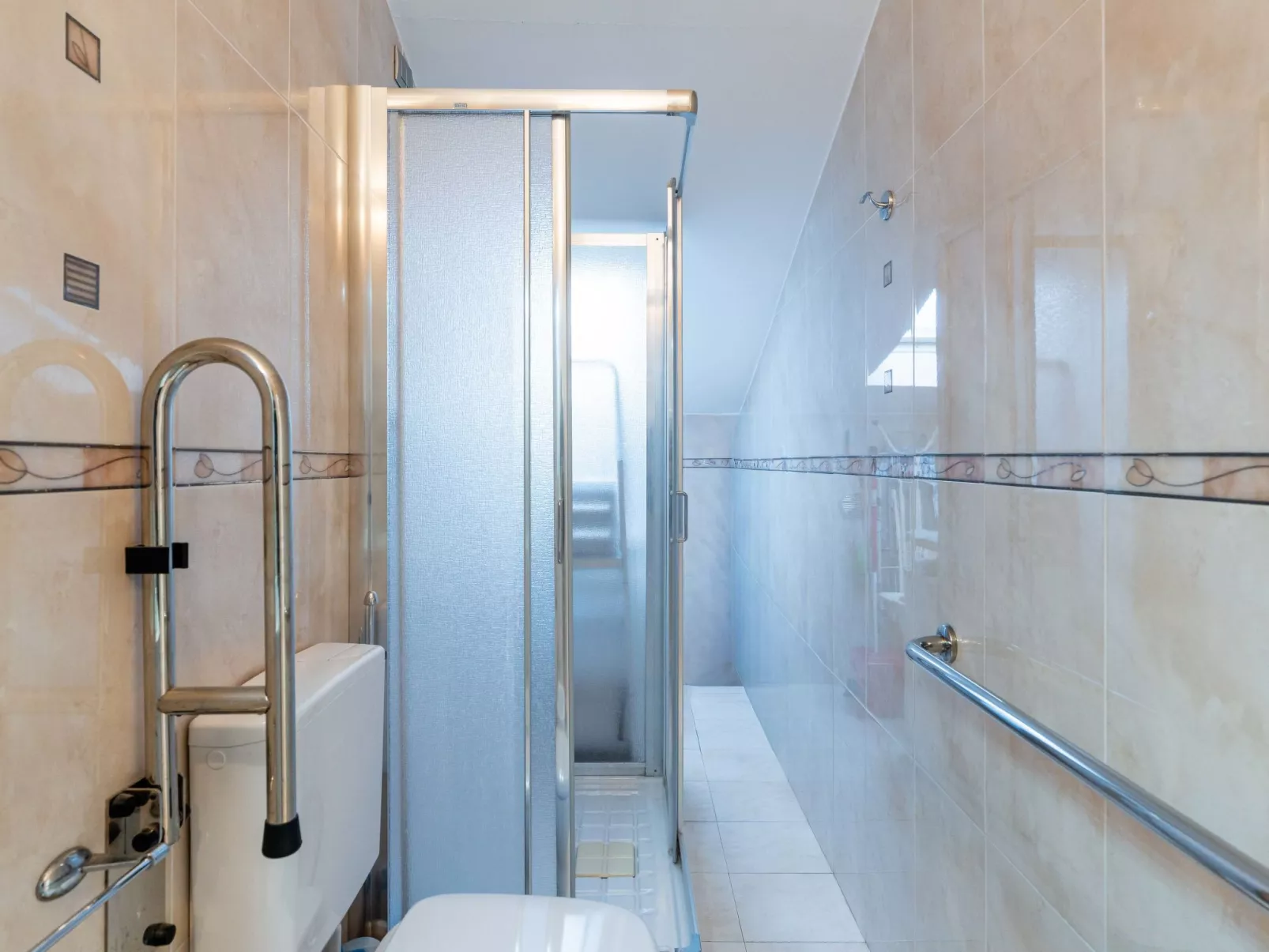 By Center and Sea-Binnen