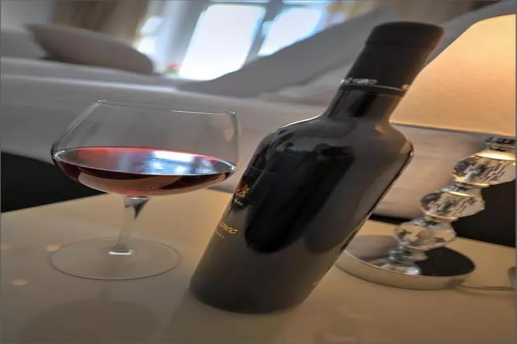 Deluxe Room with King Bed (2)-Binnen