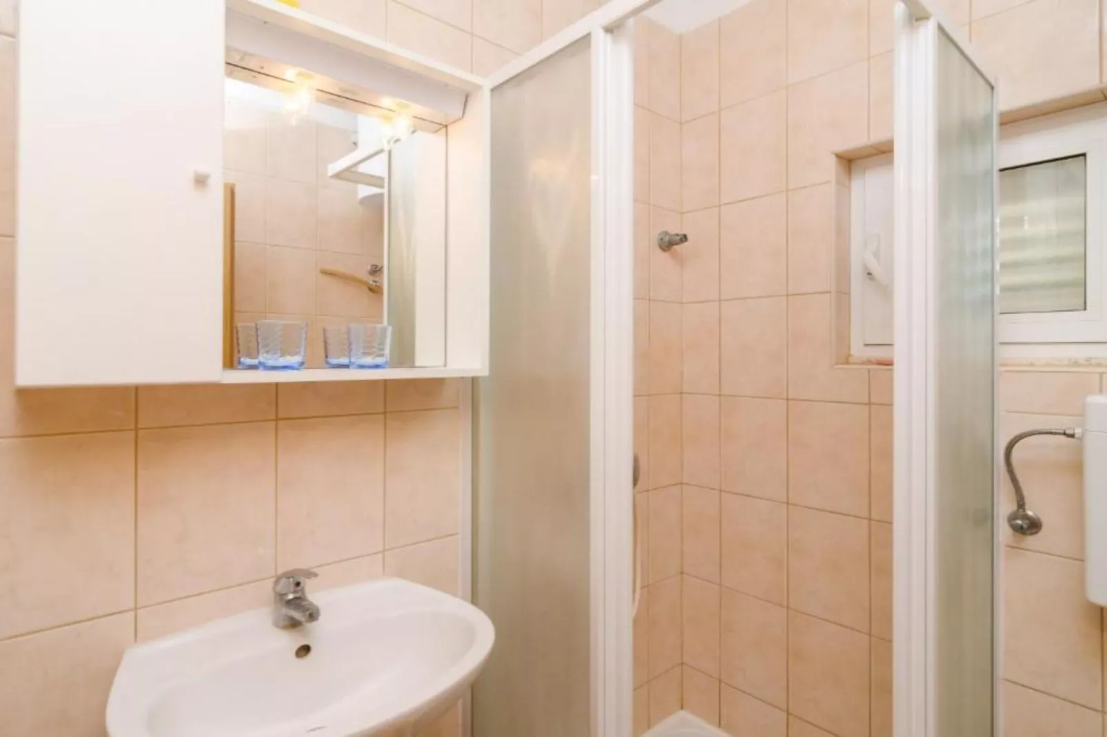 Guest House Sobra 38 - Double Room with Private Bathroom 2-Badkamer