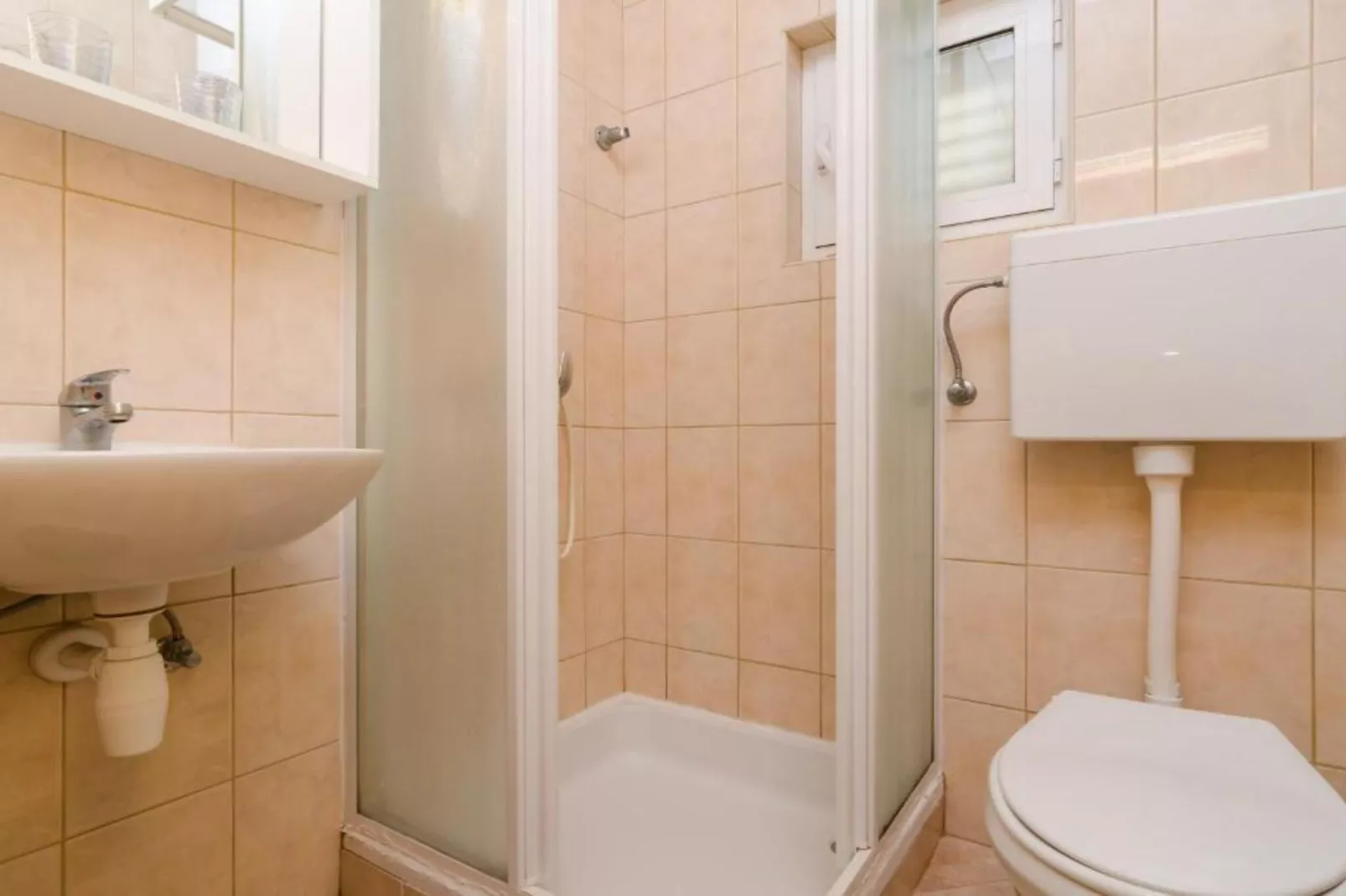 Guest House Sobra 38 - Double Room  with Garden View  3-Badkamer