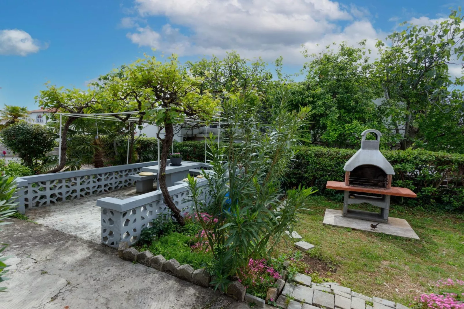 Charming and Tranquil Krk Center Apartment - One Bedroom Apartment with  Balcony-Buitenlucht