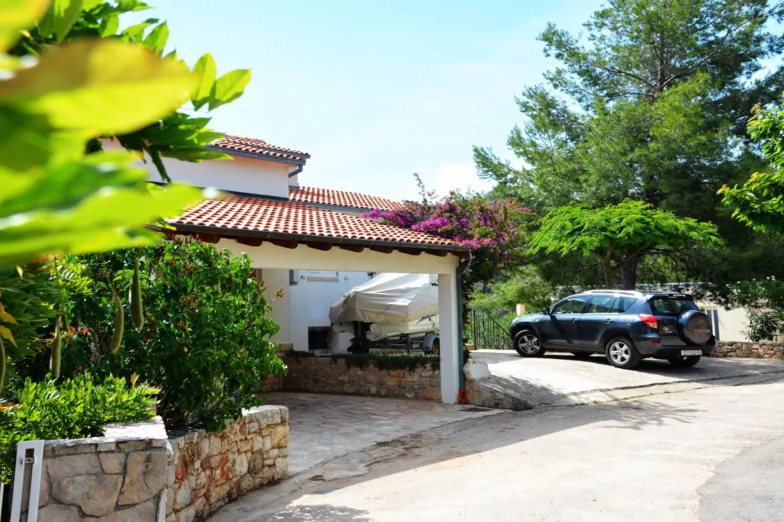 Two-Bedroom Apartment (Kadulja)-Buitenlucht