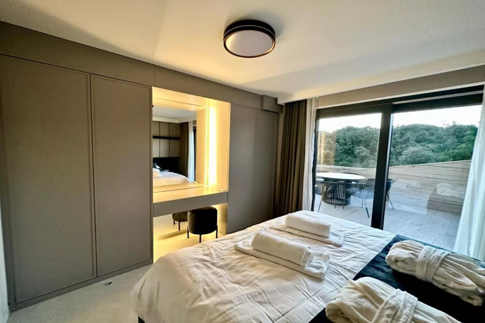 Leonarda Waterfront Residences-Two-Bedroom Apartment with private pool (The Bayfront One) -S5-Slaapkamer