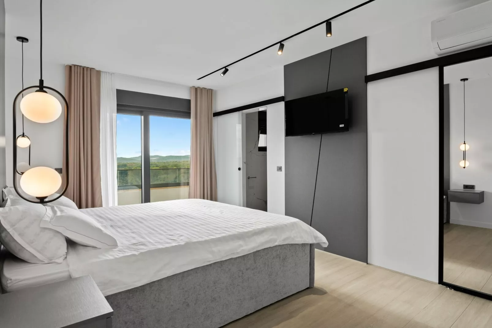 Villa Freedom - Five Bedroom House with Balcony-Slaapkamer