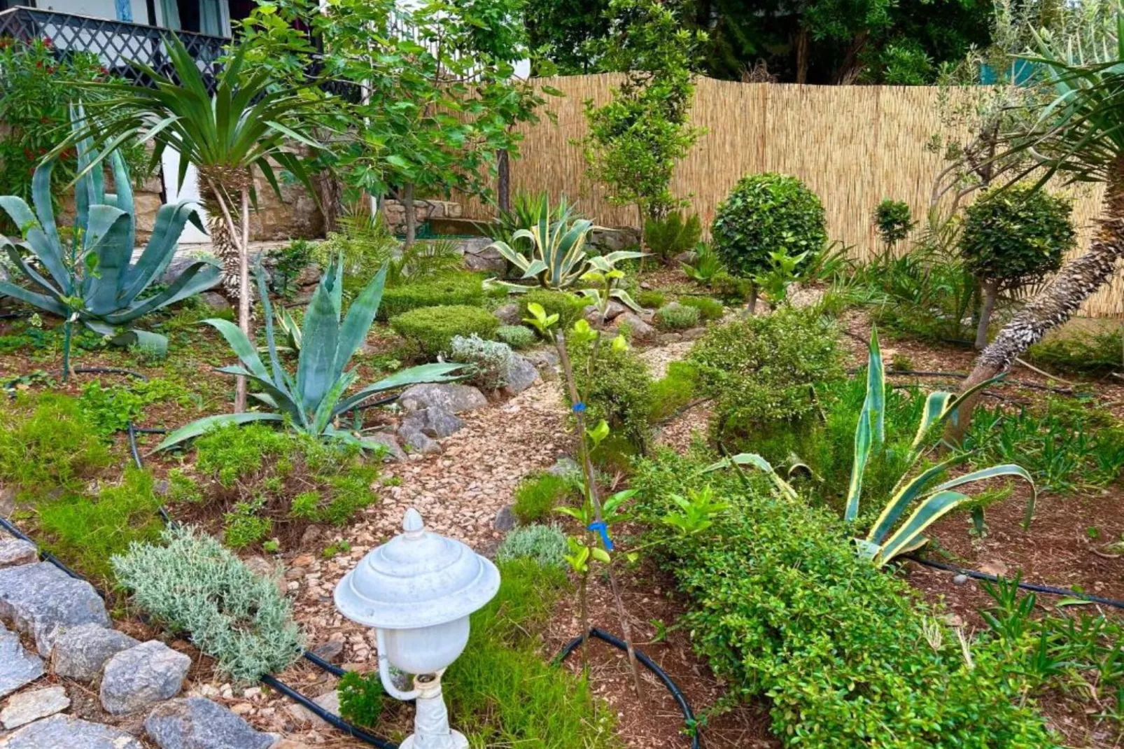 Beach House - 2m from beach - Three Bedroom House