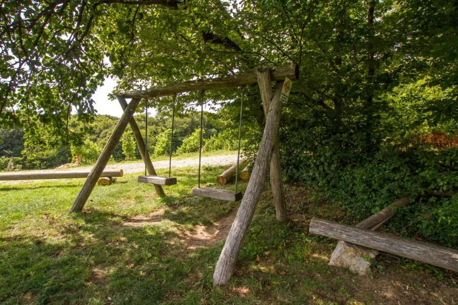 Rustic Charm Cottage Country House with Sauna - Five Bedroom  Holiday Home with Sauna-Buitenlucht