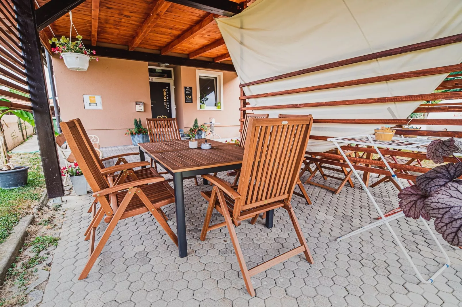 Elegant and Stylish Retreat Apartments with Terrace - Three Bedroom Apartment with Terrace-Buitenlucht