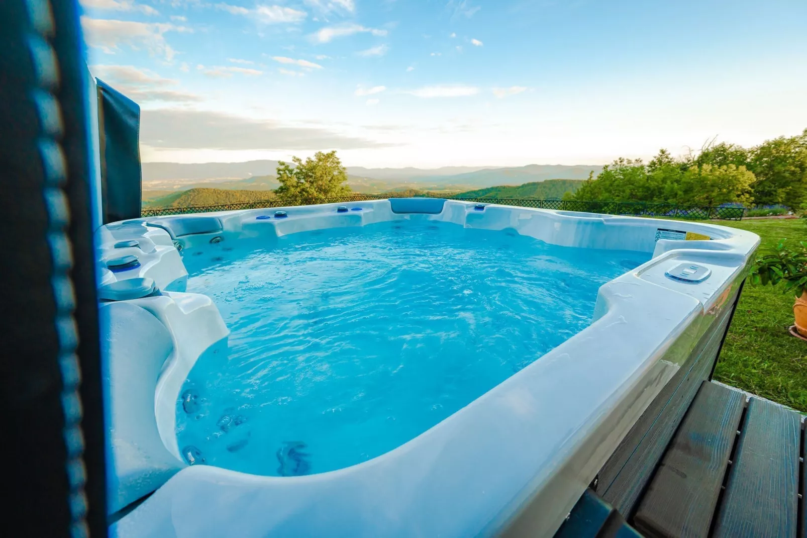 Secluded Escape Hilltop Villa with Hot-Tub - Two Bedroom Villa with Hot-Tub-Spa