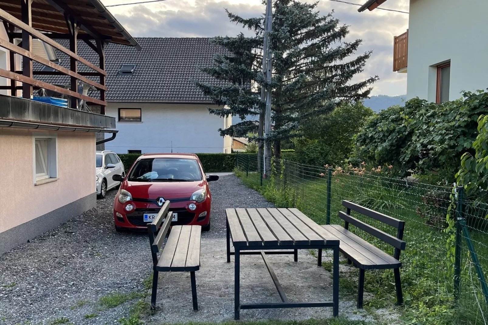 Meadow Tranquil Apartments with Evergreen Garden - Studio Apartment-Buitenlucht