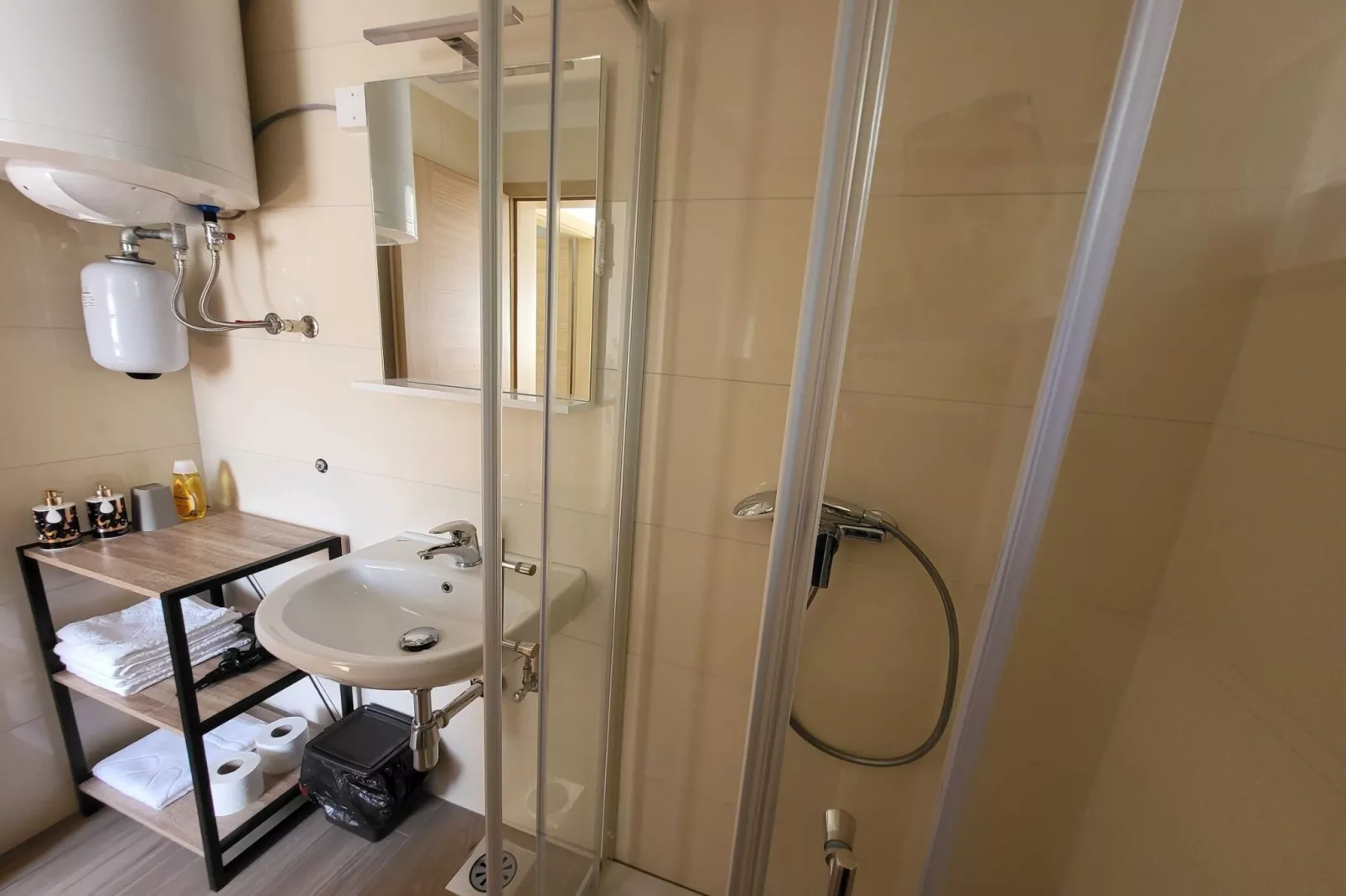 Peaceful Countryside Holiday Home with Terrace - One Bedroom Holiday Home with Terrace-Badkamer