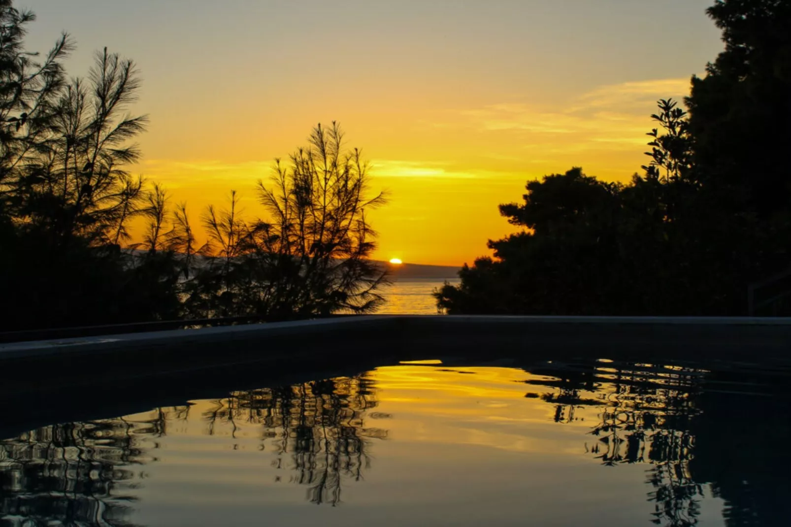 Seafront Apartment Sea Relax with Private Pool - Two Bedroom Apartment with Sea View  and Private Pool-Zwembad