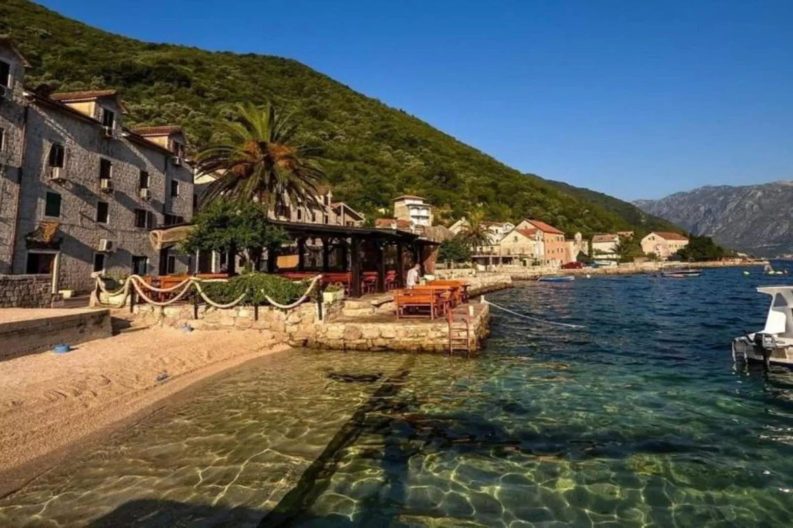 Charming Seaside Escape in Kotor - One Bedroom Apartment with Sea View 1-Buitenlucht
