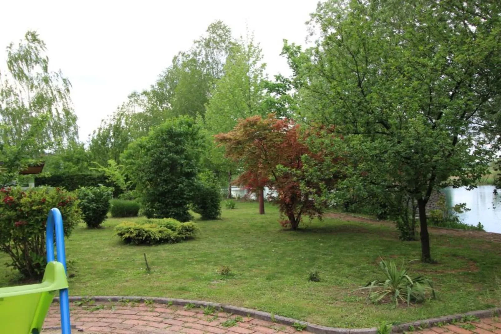 Four bedroom home with river view-Tuinen zomer