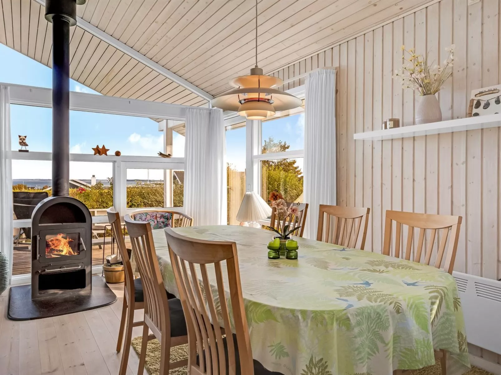 "Tjarven" - 350m from the sea-Binnen