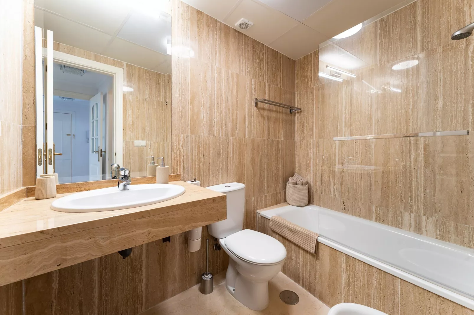 CT 366 - Faro's Silent Dream in Elviria - Marbella-Badkamer