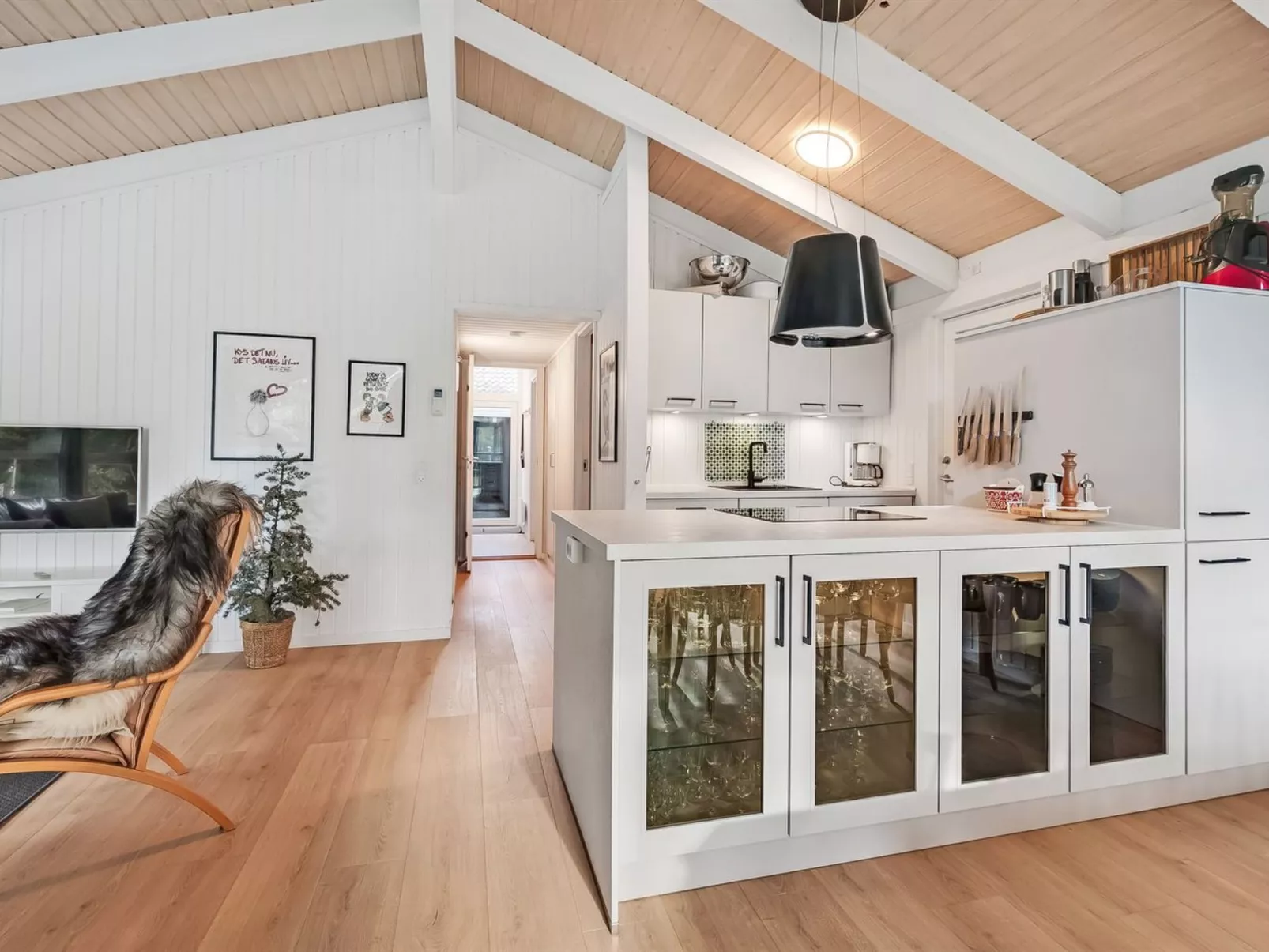 "Edvard" - 300m from the sea-Binnen