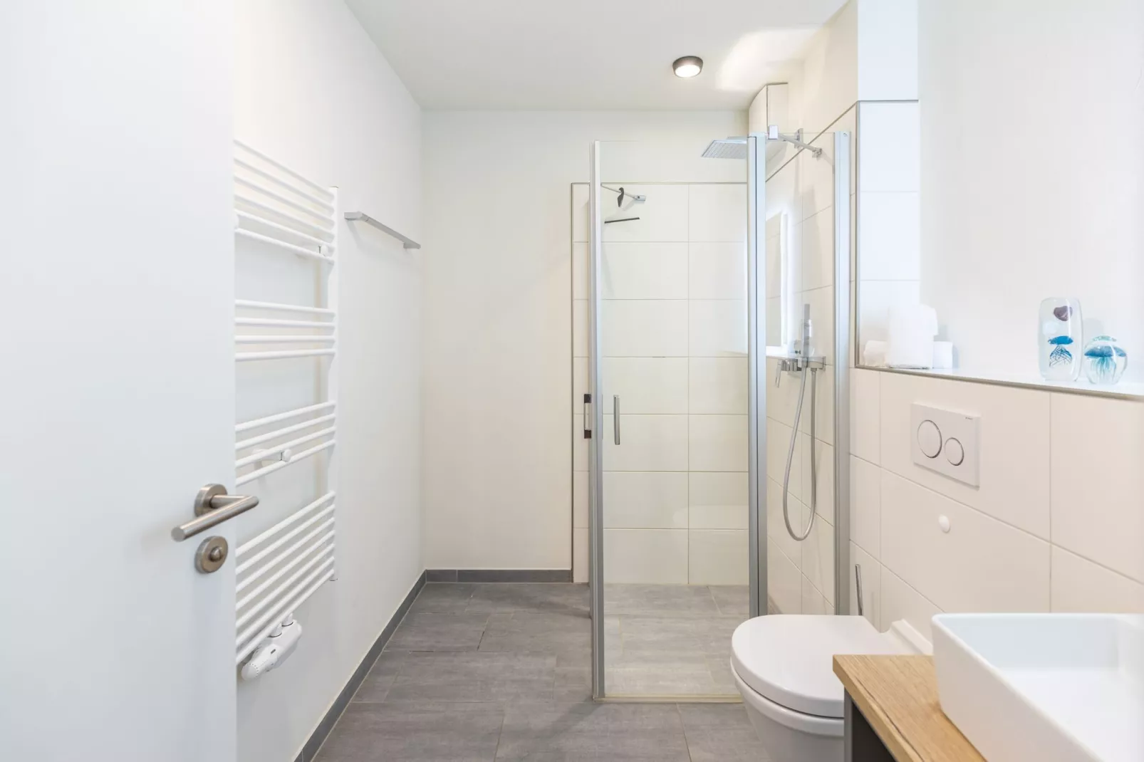 Küstenbrise de Luxe auf Nordstrand-Badkamer