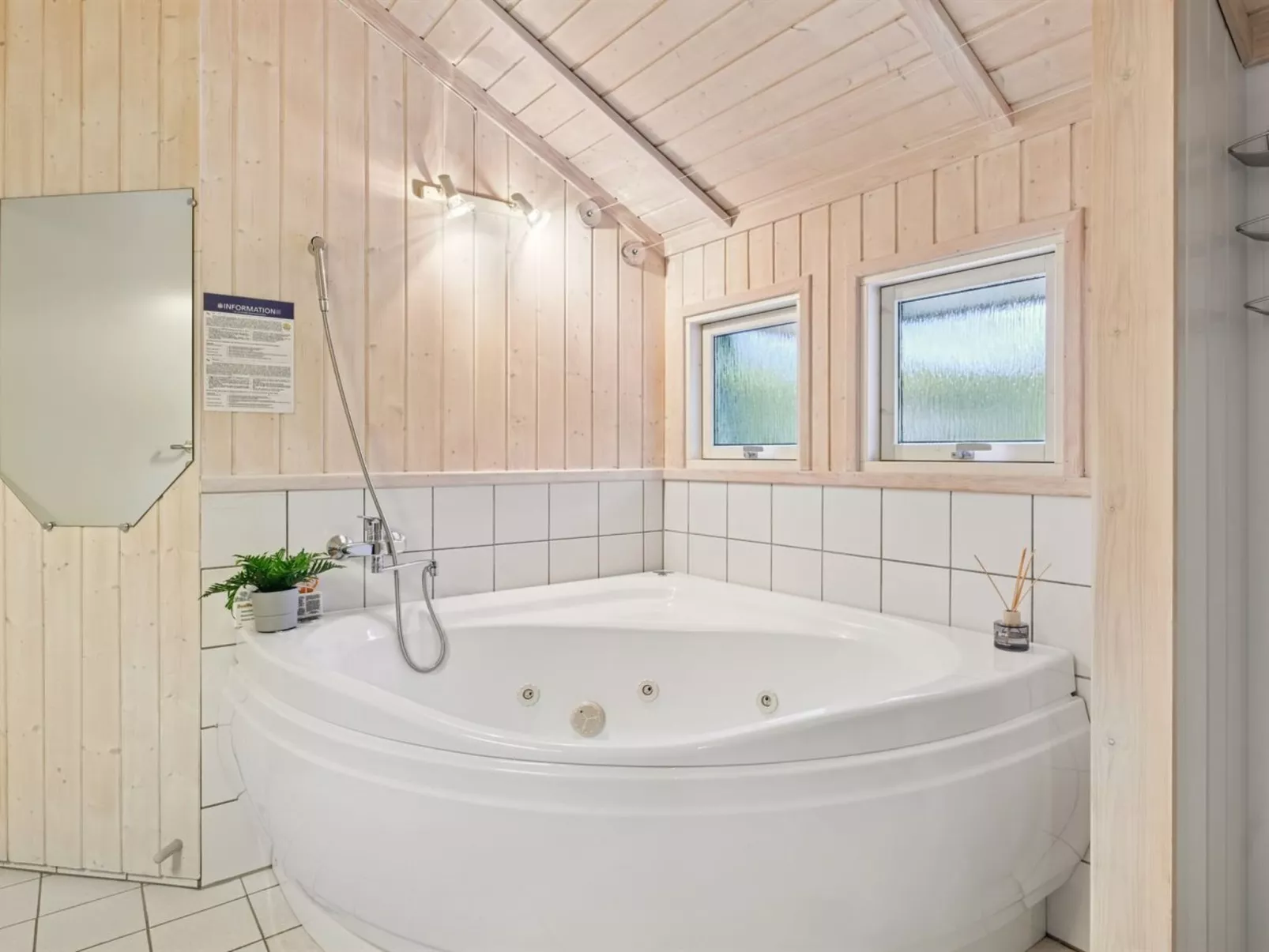 "Gyda" - 840m from the sea-Binnen