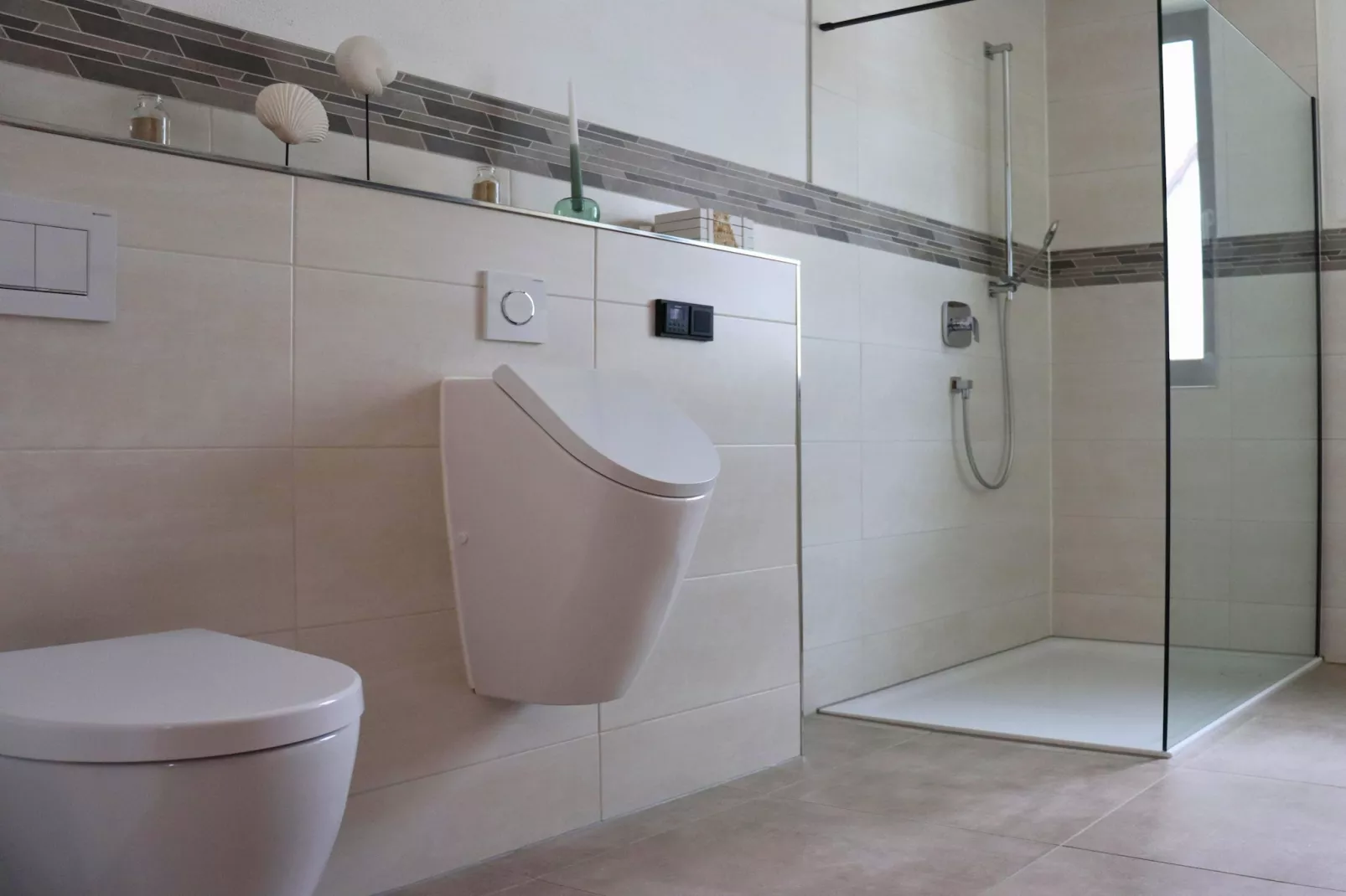 Eifel-Finca mit Whirlpool und Gartenlounge-Badkamer