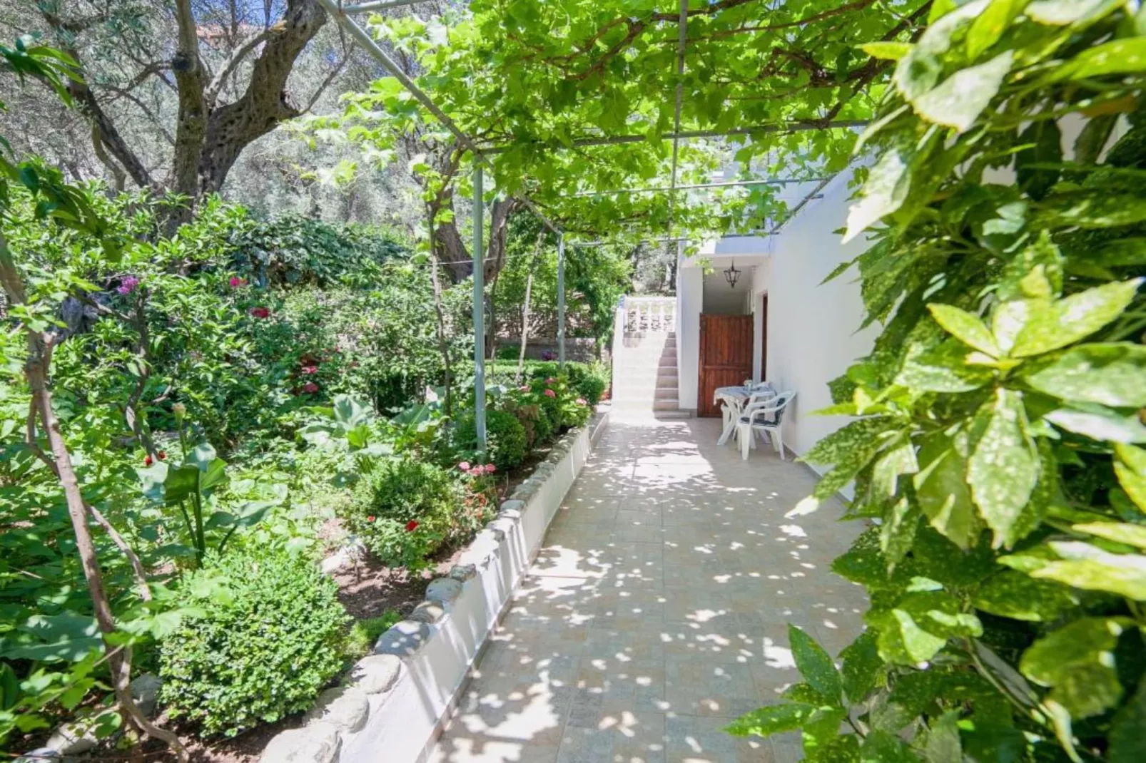 Petrovac Serenity Stay Near the Beach - Standard Double Room 2-Buitenlucht