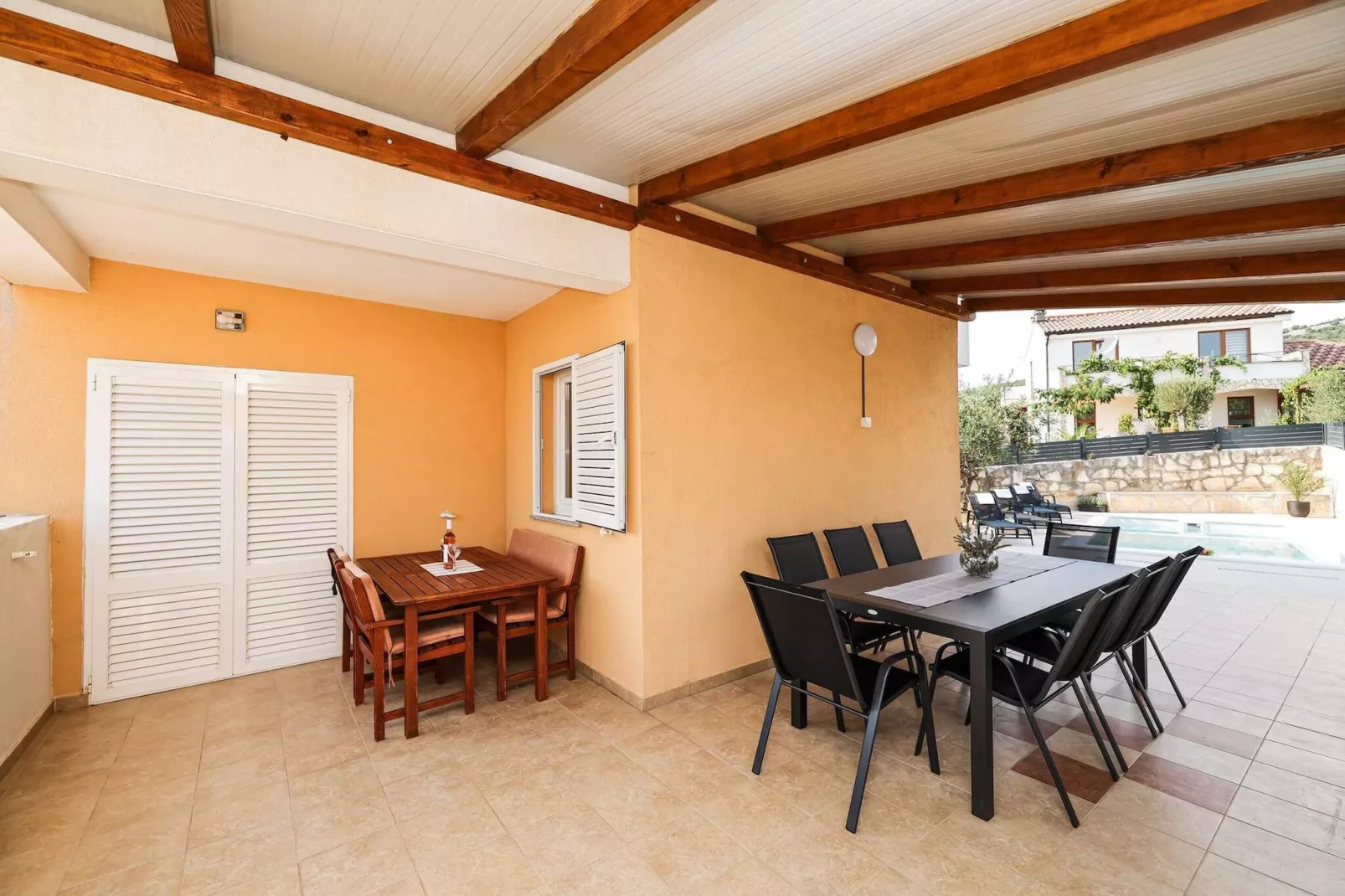 Holiday home Nekic-Eetkamer