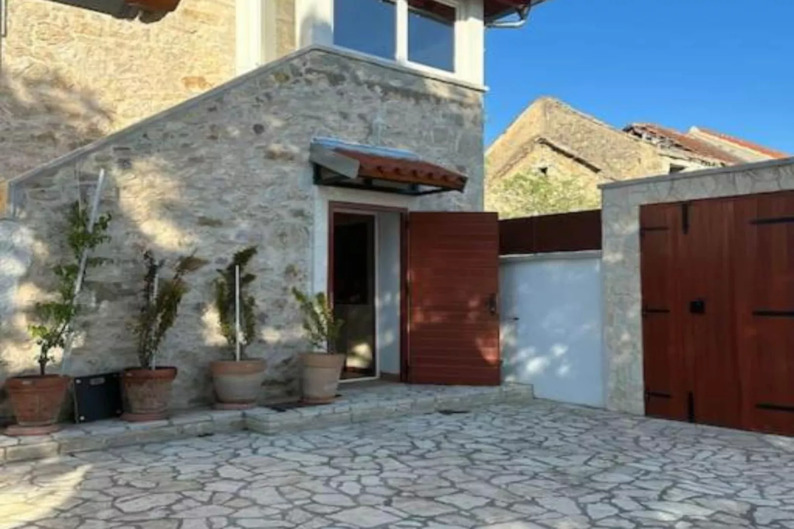 The Grandfather Villa – Heated Pool Retreat-Buitenlucht