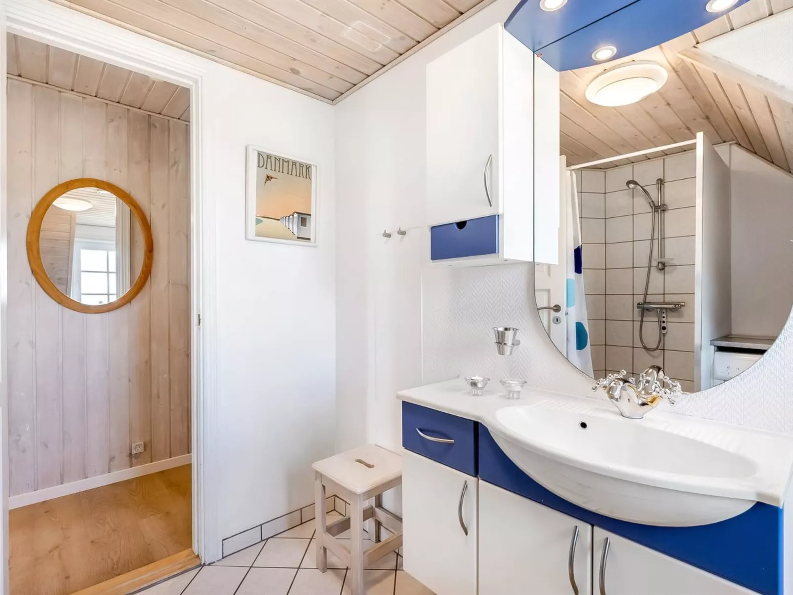 "Slava" - 250m from the sea-Binnen