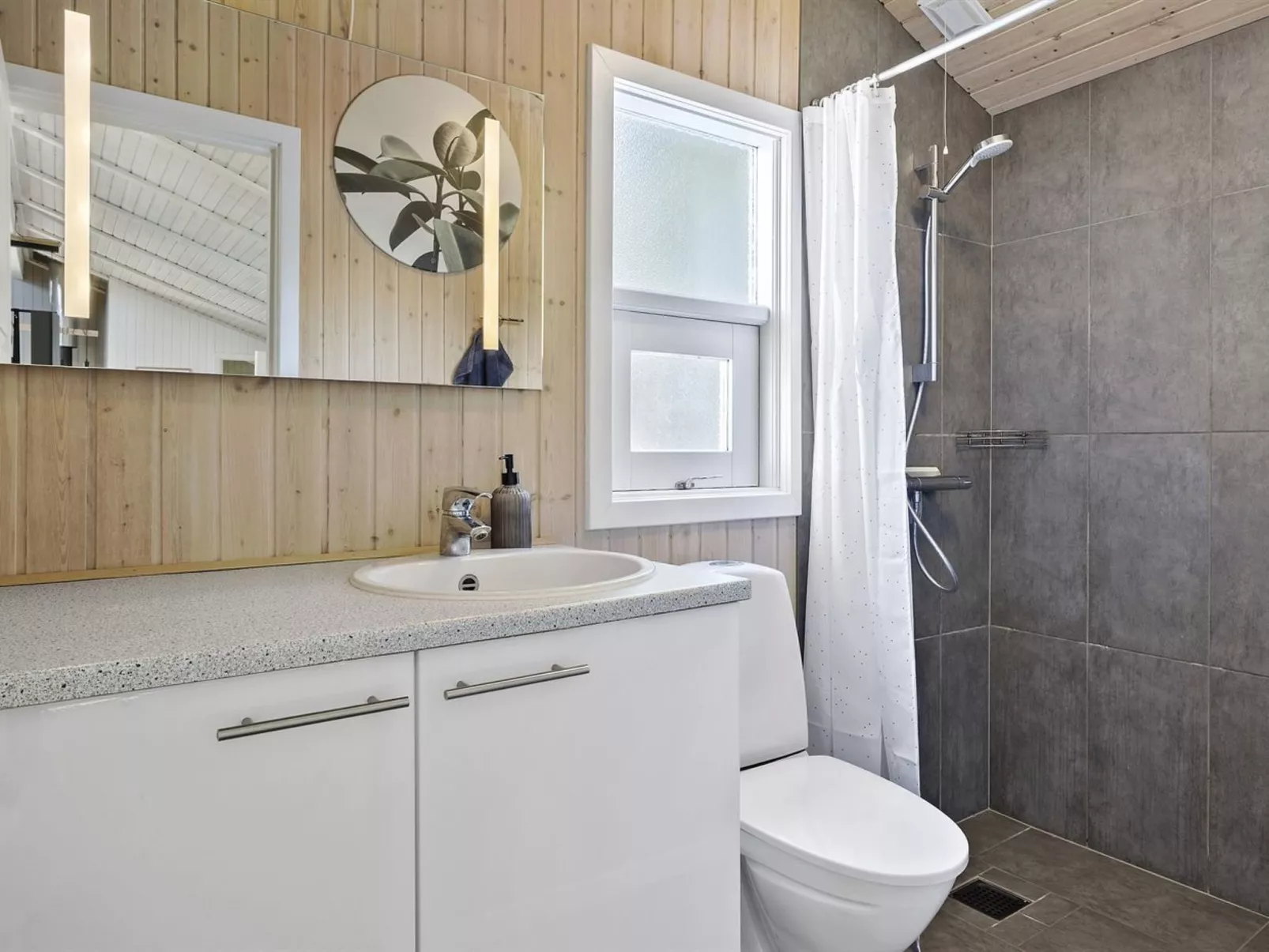 "Yessica" - 300m from the sea-Binnen