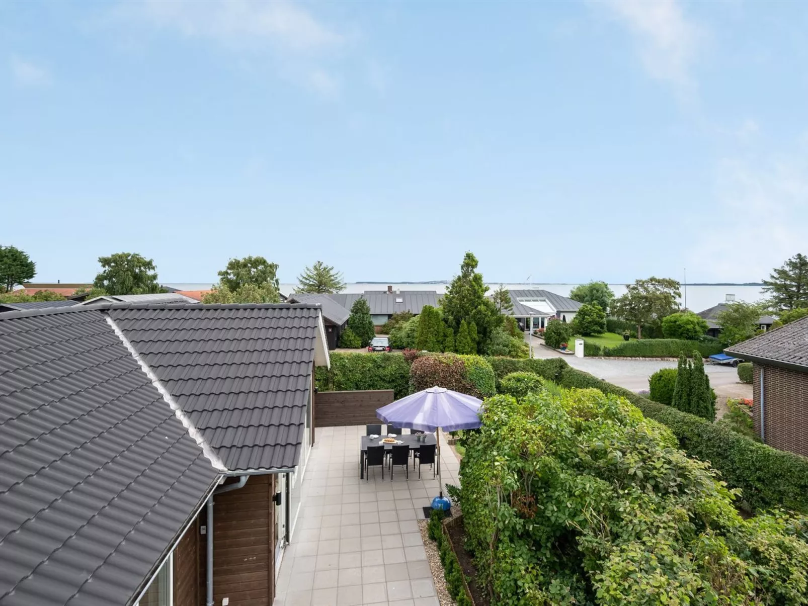 "Regni" - 300m to the fjord-Buiten