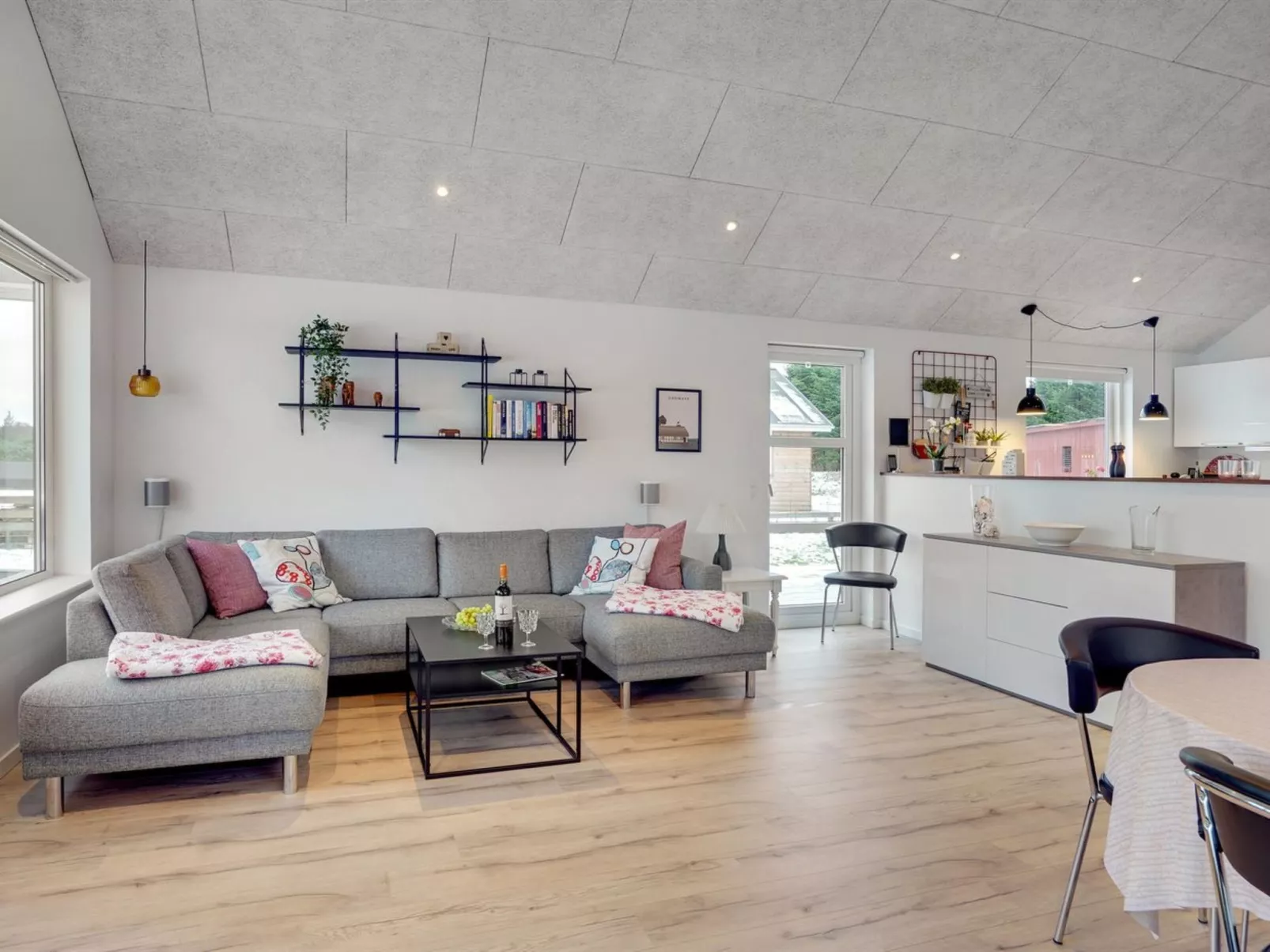 "Jurien" - 450m from the sea-Binnen