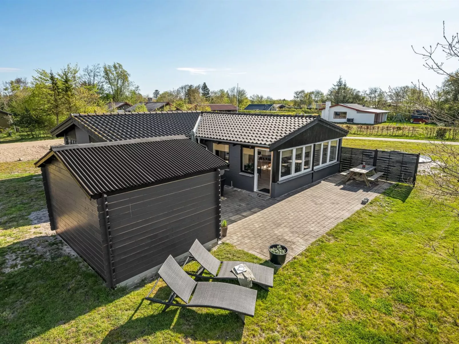 "Valdemar" - 350m to the fjord-Buiten