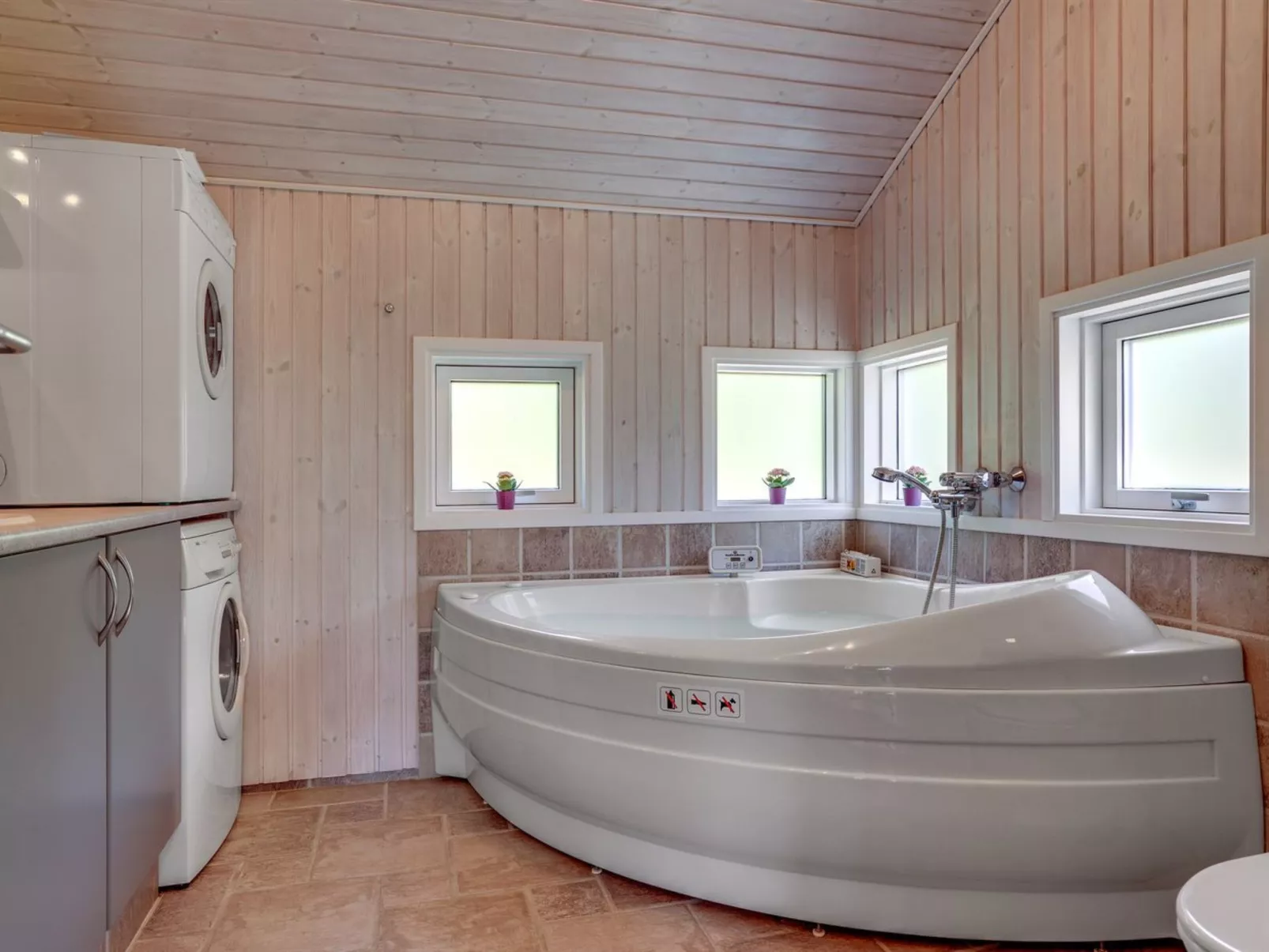 "Esaline" - 400m from the sea-Binnen