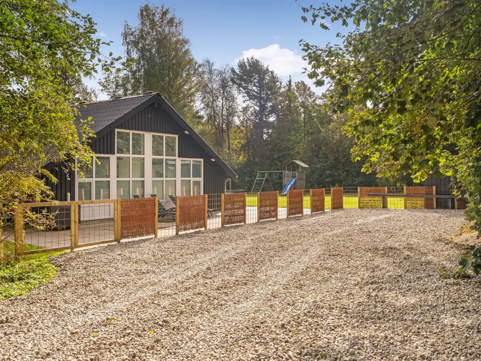 "Eisa" - 300m to the fjord-Buiten