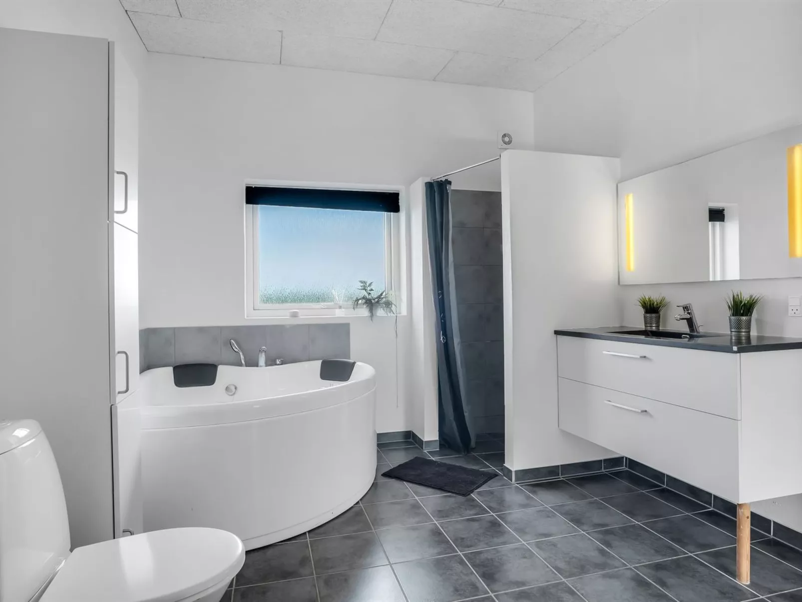 "Eloise" - 50m to the fjord-Binnen