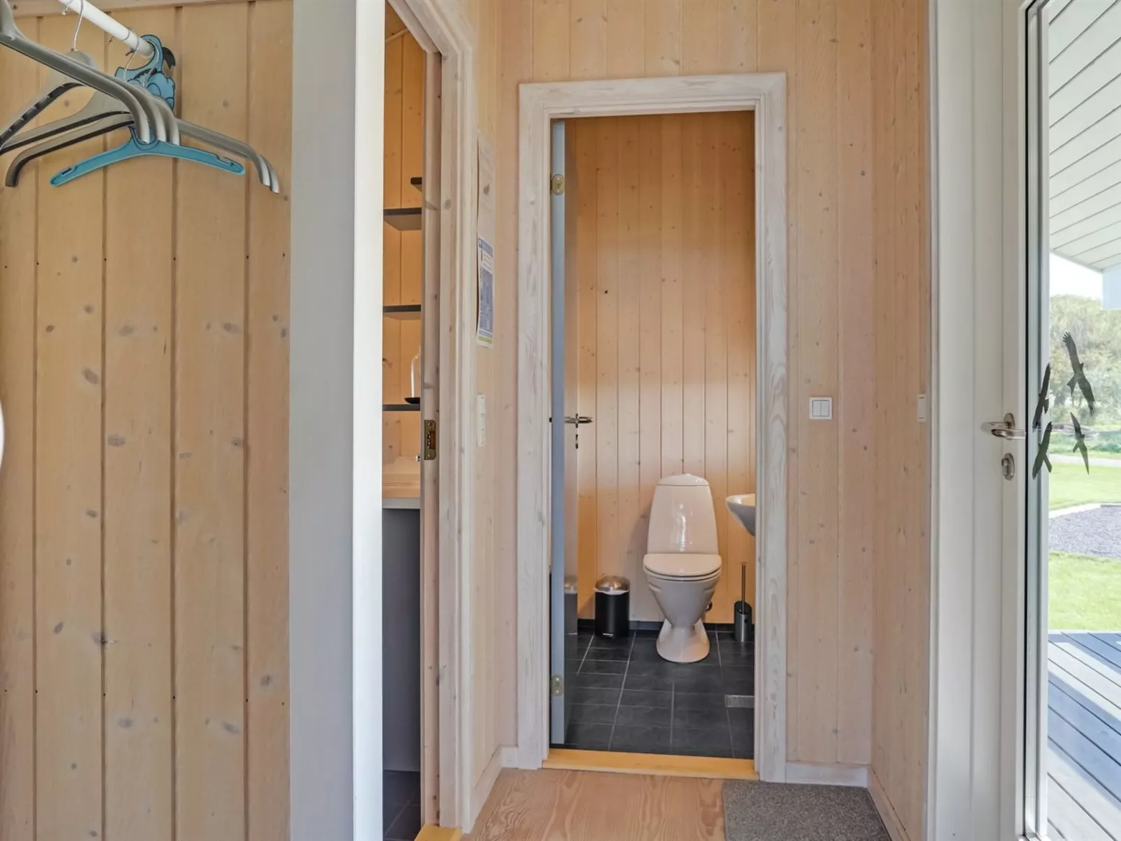 "Brynjolf" - 350m to the fjord-Binnen