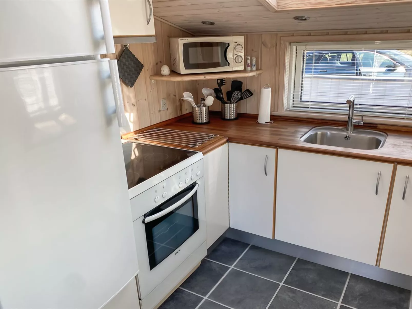 "Laurits" - 300m from the sea-Binnen