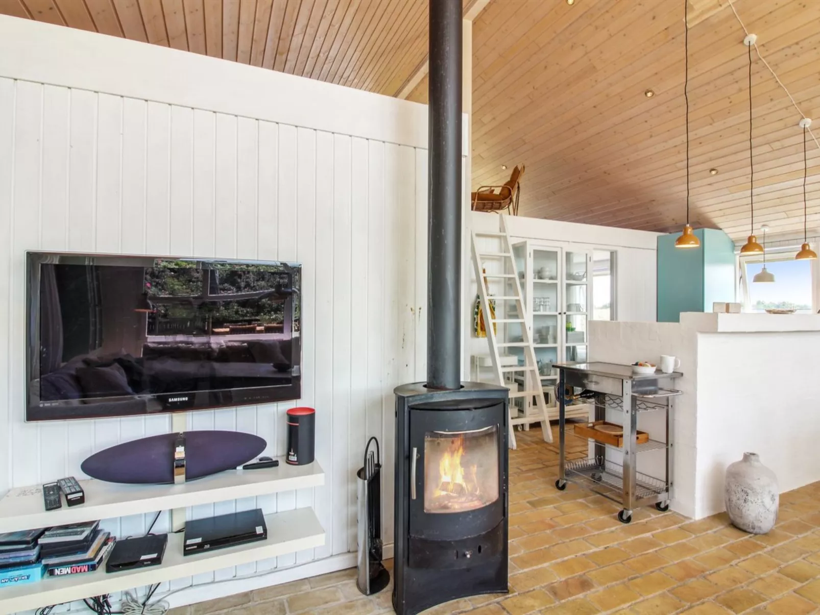 "Harry" - 100m from the sea-Binnen