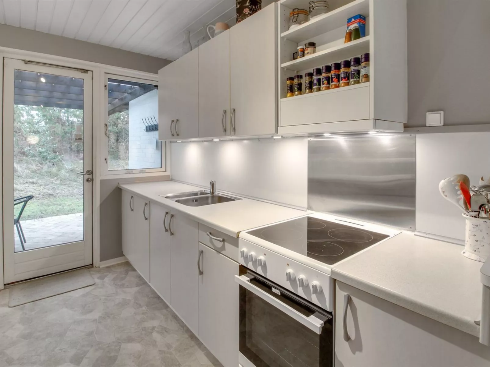 "Emilla" - 3.8km from the sea-Binnen