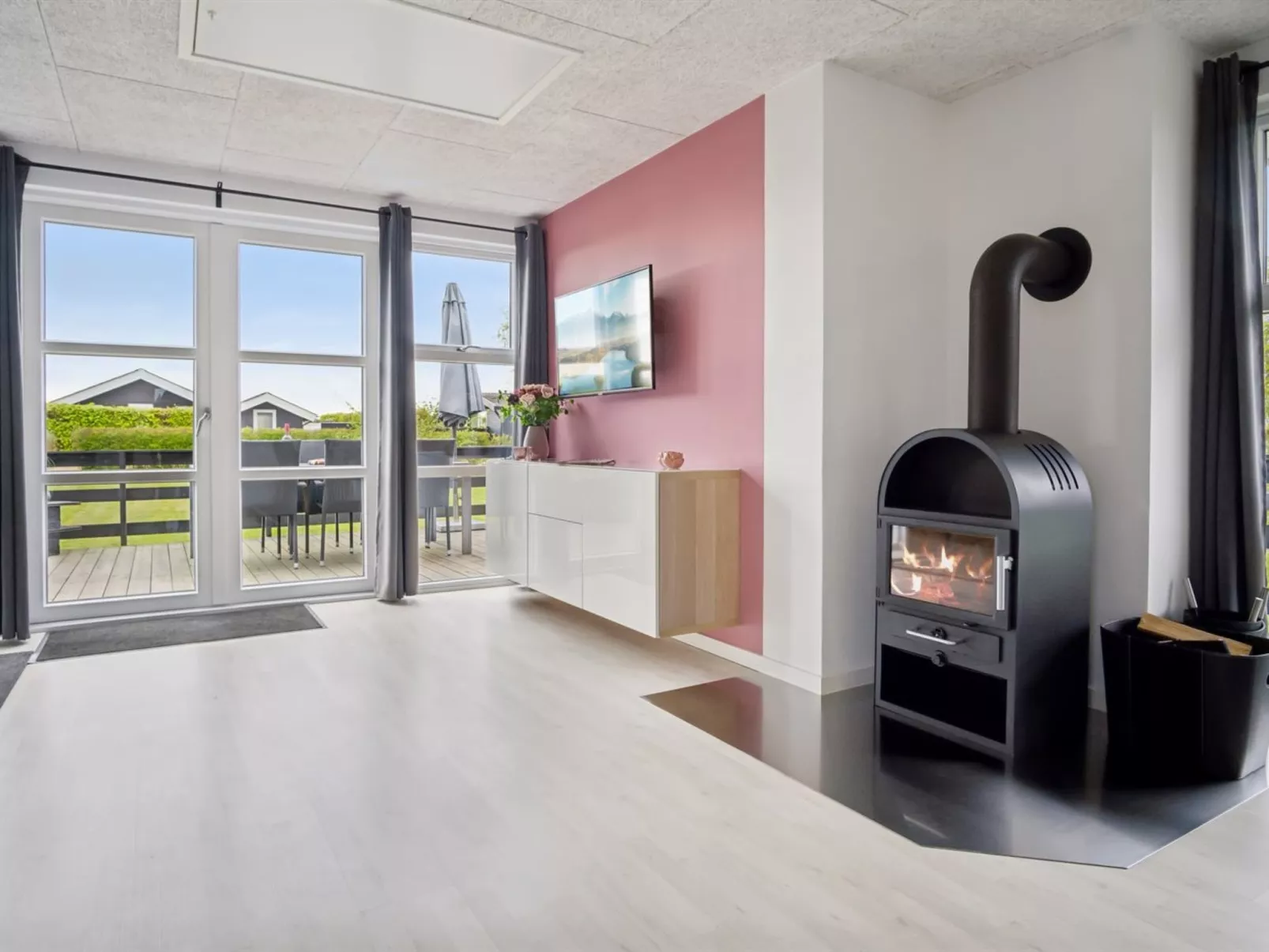 "Elvina" - 200m from the sea-Binnen