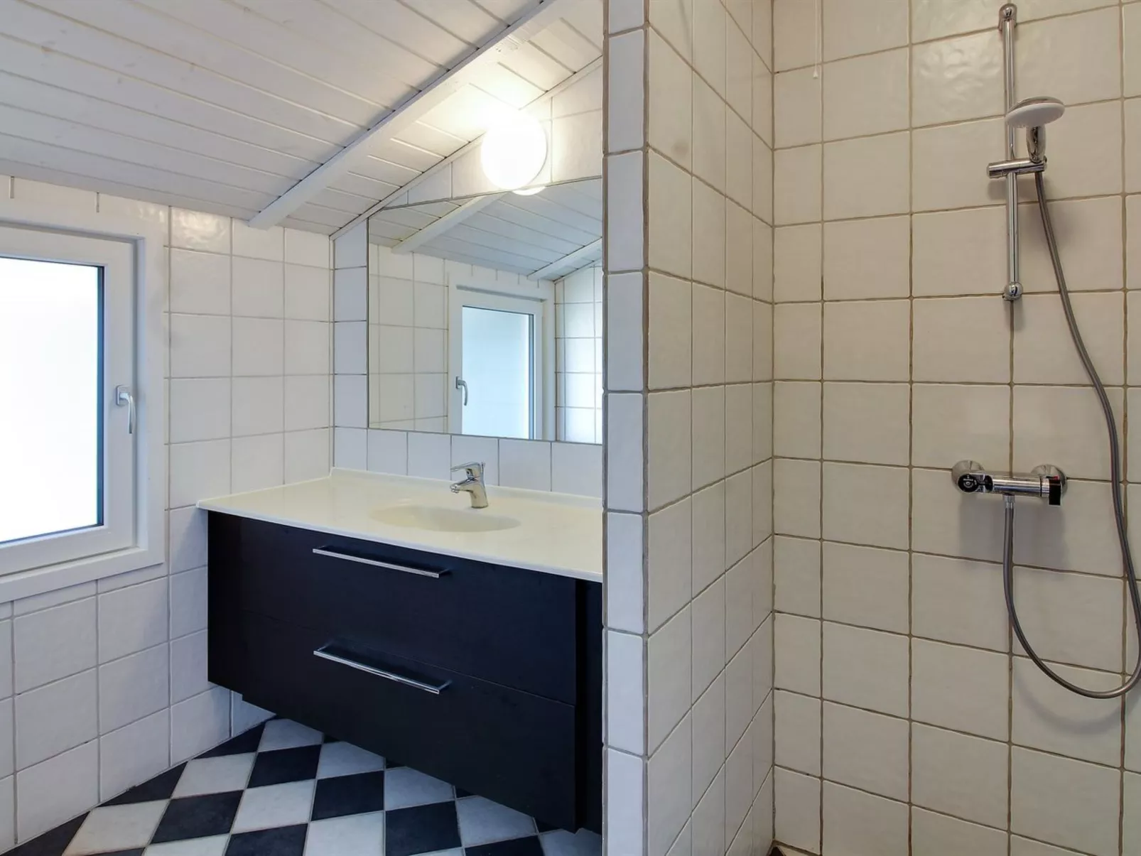 "Sirka" - 200m from the sea-Binnen