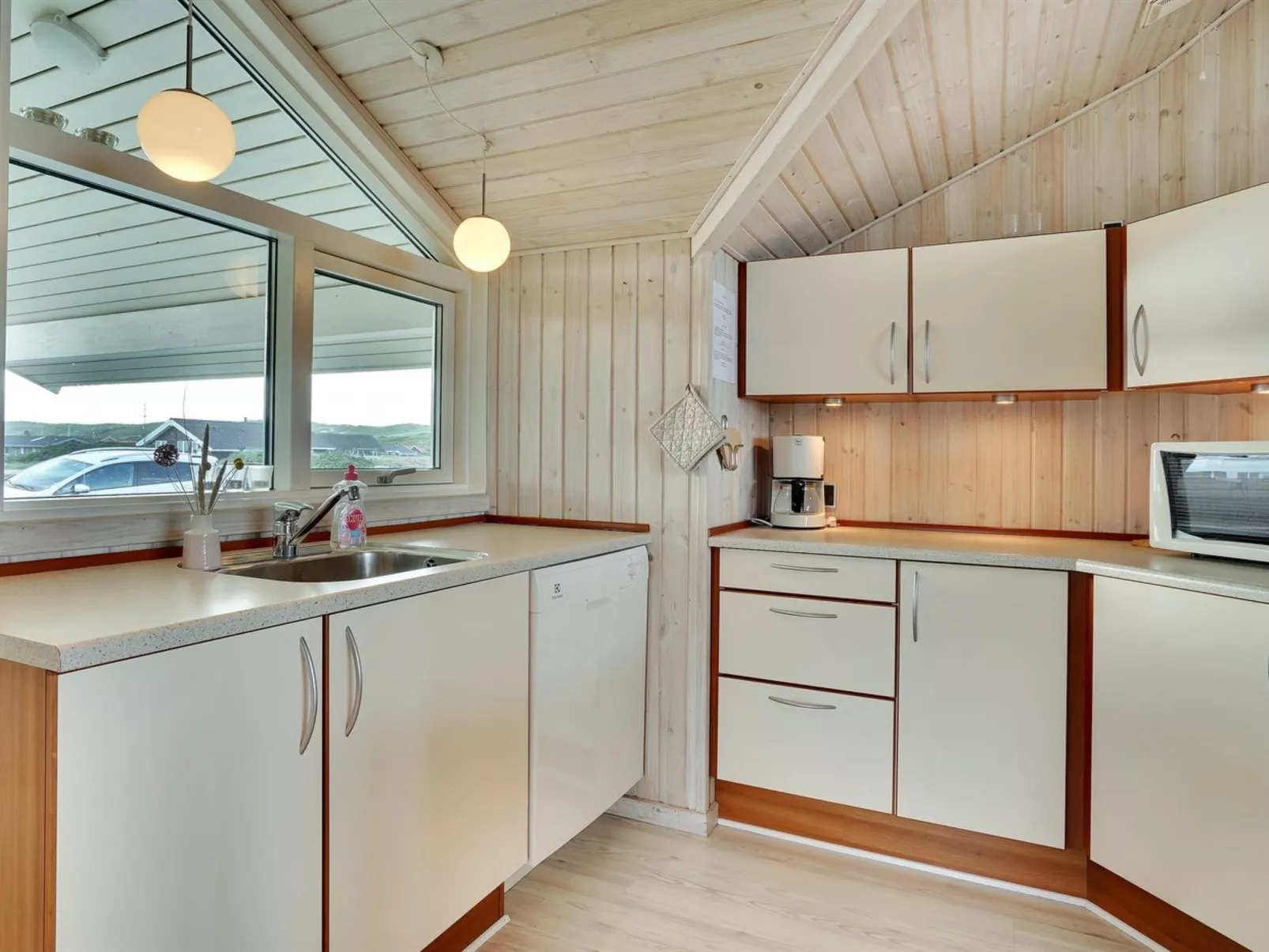 "Zaga" -  from the sea-Binnen