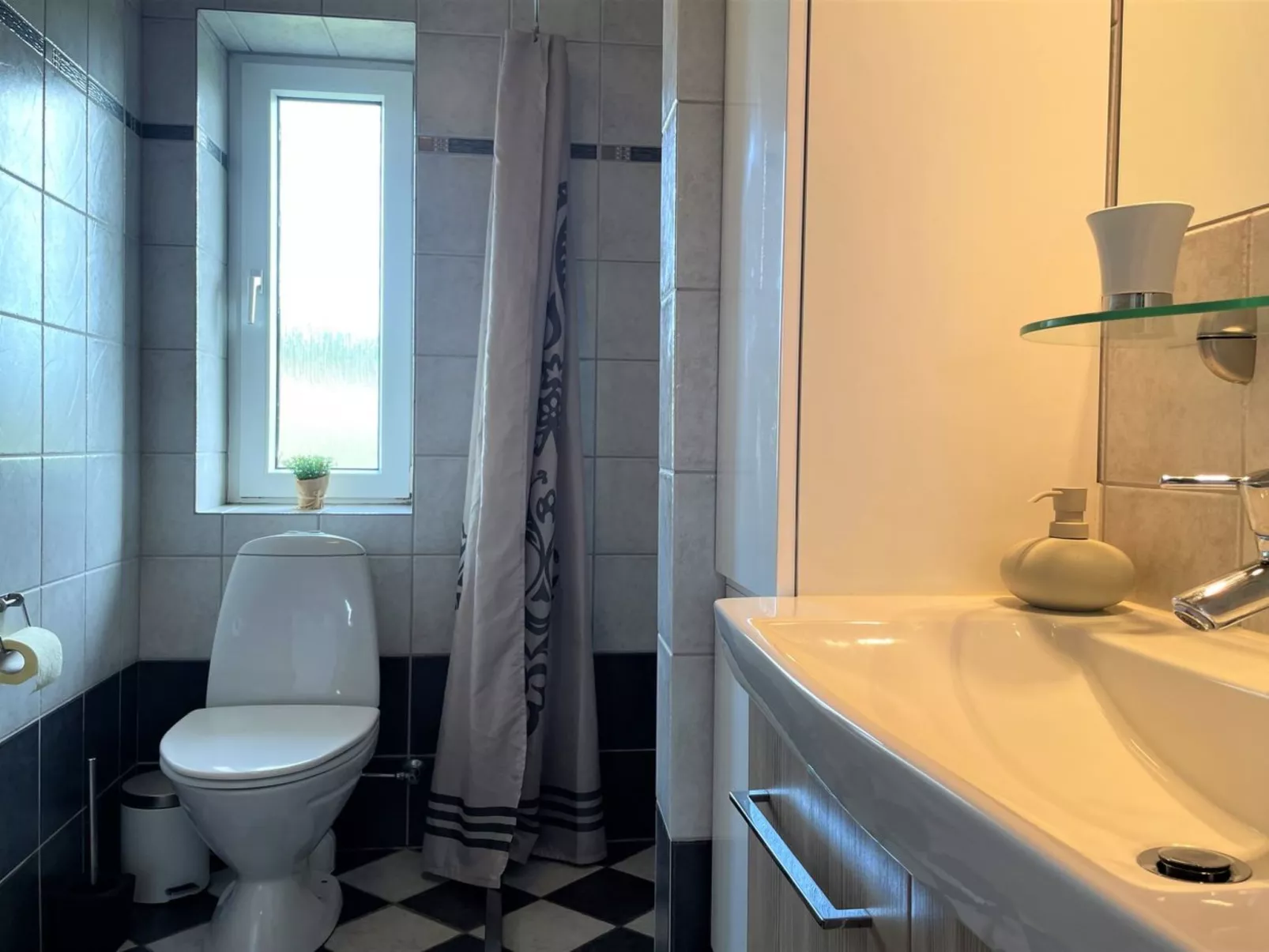 "Trugot" - 450m to the fjord-Binnen