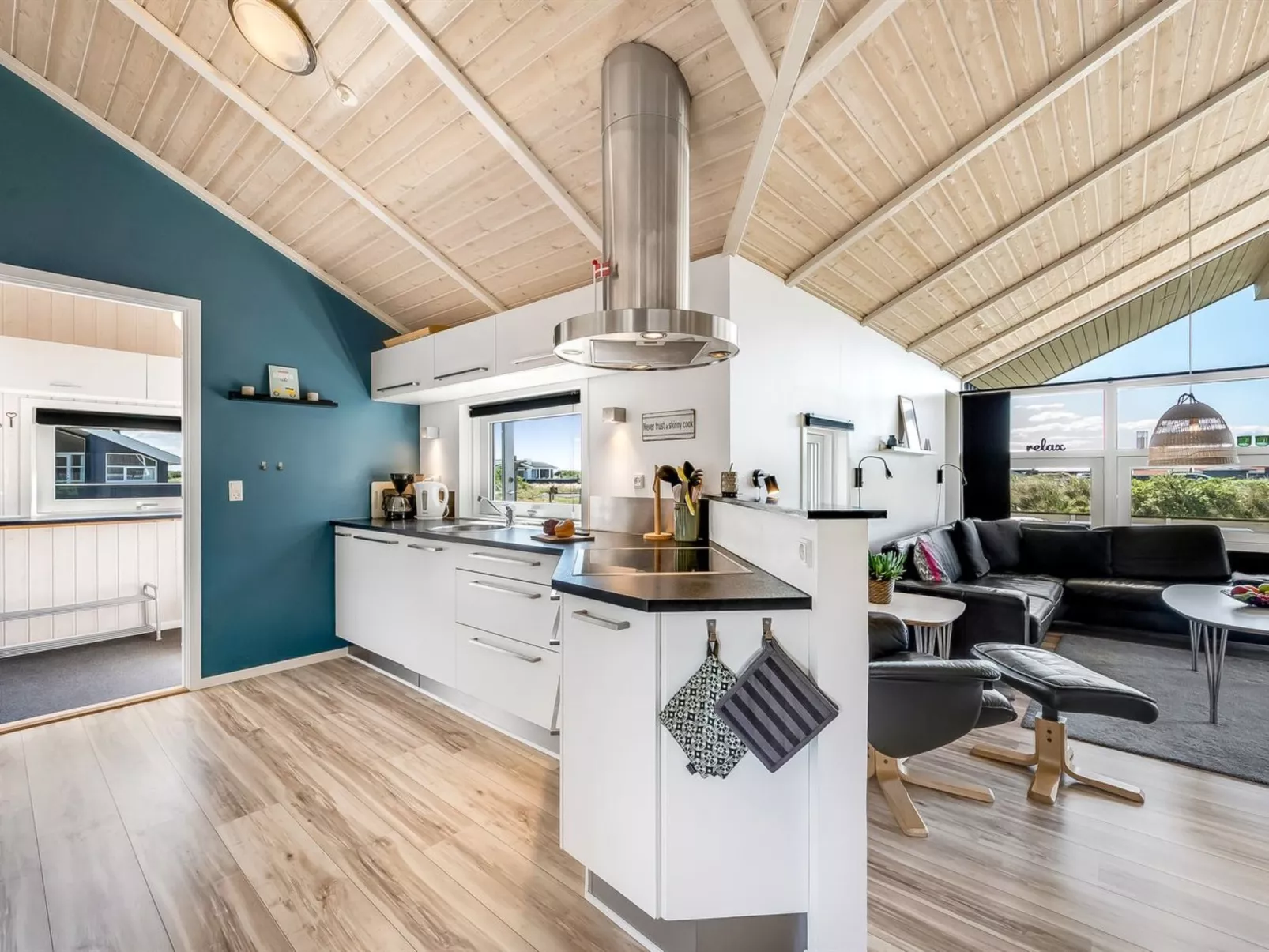 "Sylta" -  from the sea-Binnen