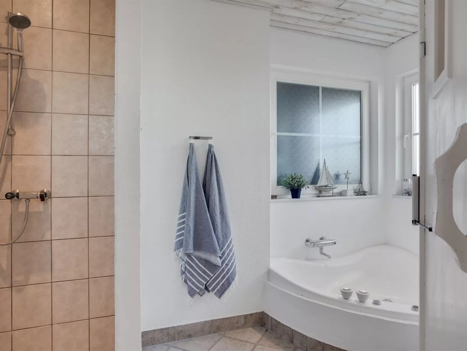 "Maren" - 150m from the sea-Binnen