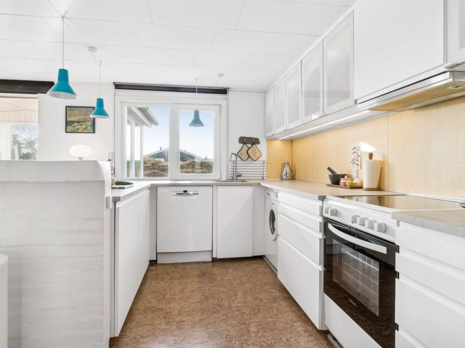 "Avelin" - 800m from the sea-Binnen