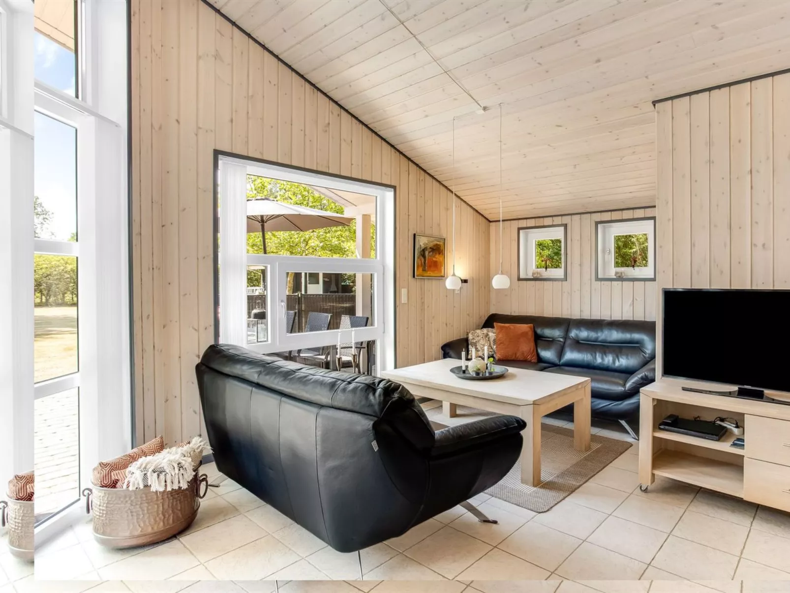 "Gylla" - 12km from the sea-Binnen