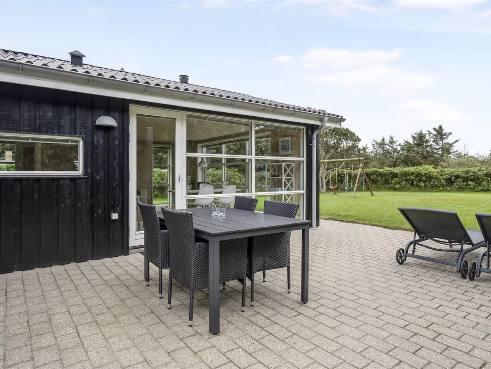 "Into" - 400m from the sea-Buiten